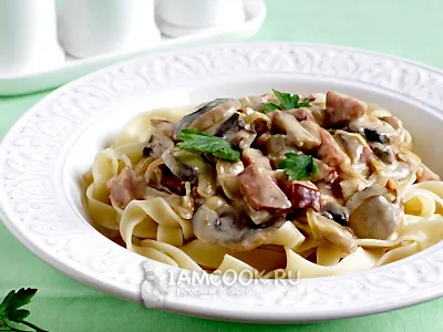 Паста с ветчиной и грибами 